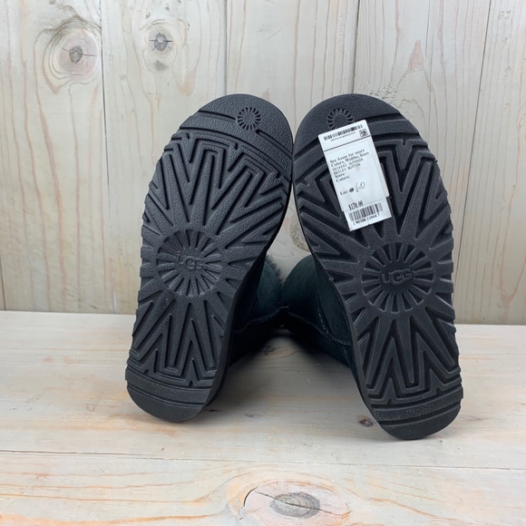 SALE ugg Bailey Button 2 black boots - Picture 7 of 8